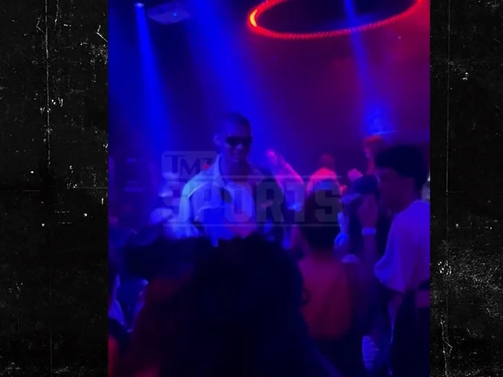 😉色即是空?文班深夜现身东京夜店🌈玩耍了一个半小时