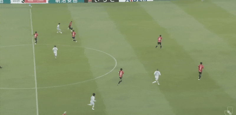 日职联半场:绀野和也屡造险,鹿岛鹿角暂0-0福冈黄蜂