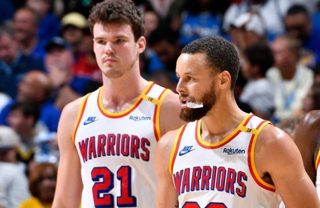 开云登录入口-三分全队最准超库里！勇士捡漏2米13菜鸟高炮真香